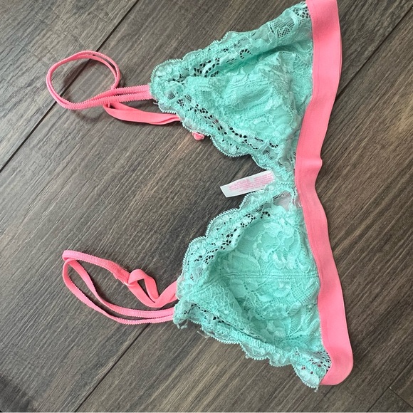 Victoria’s Secret lot!! Panties and bralettes and lingerie - Picture 14 of 16